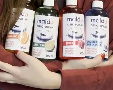 Lahve čističů s původním názvem Maldo